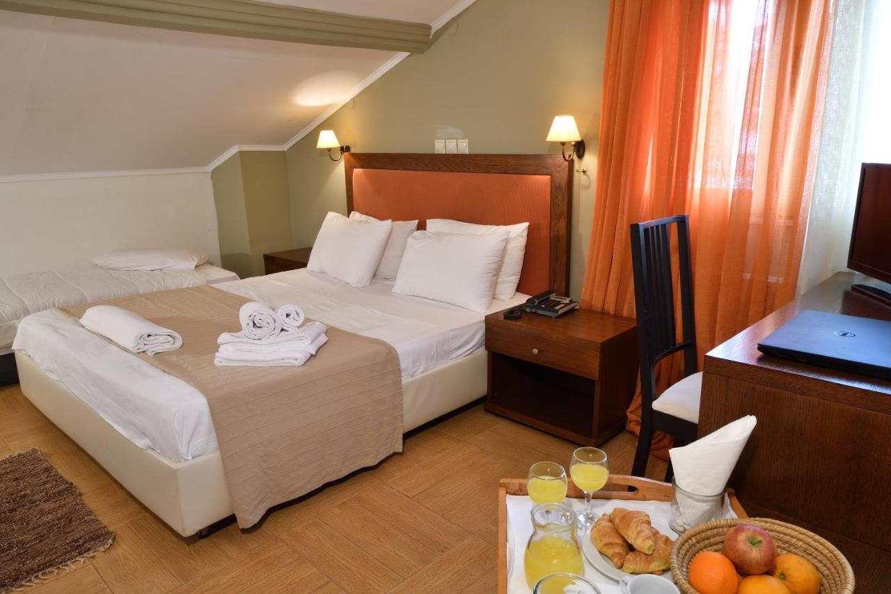 Four Seasons 3* Trílofon